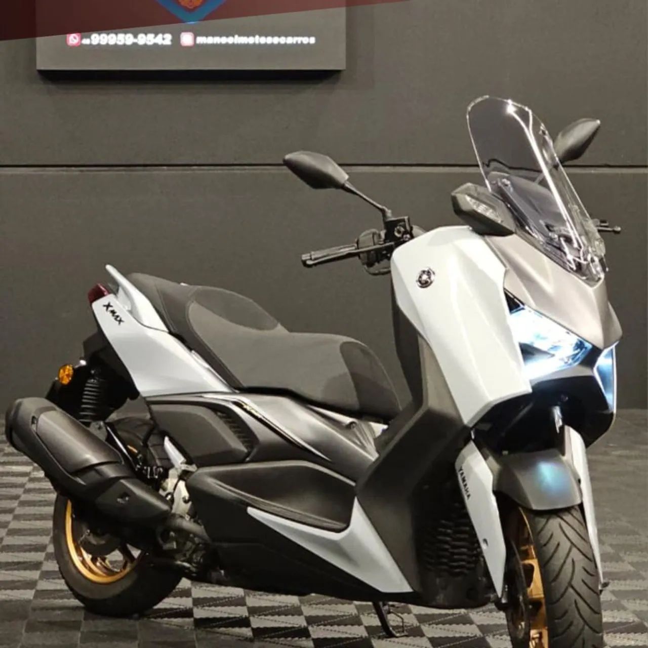 XMAX 300 CONNECTED 