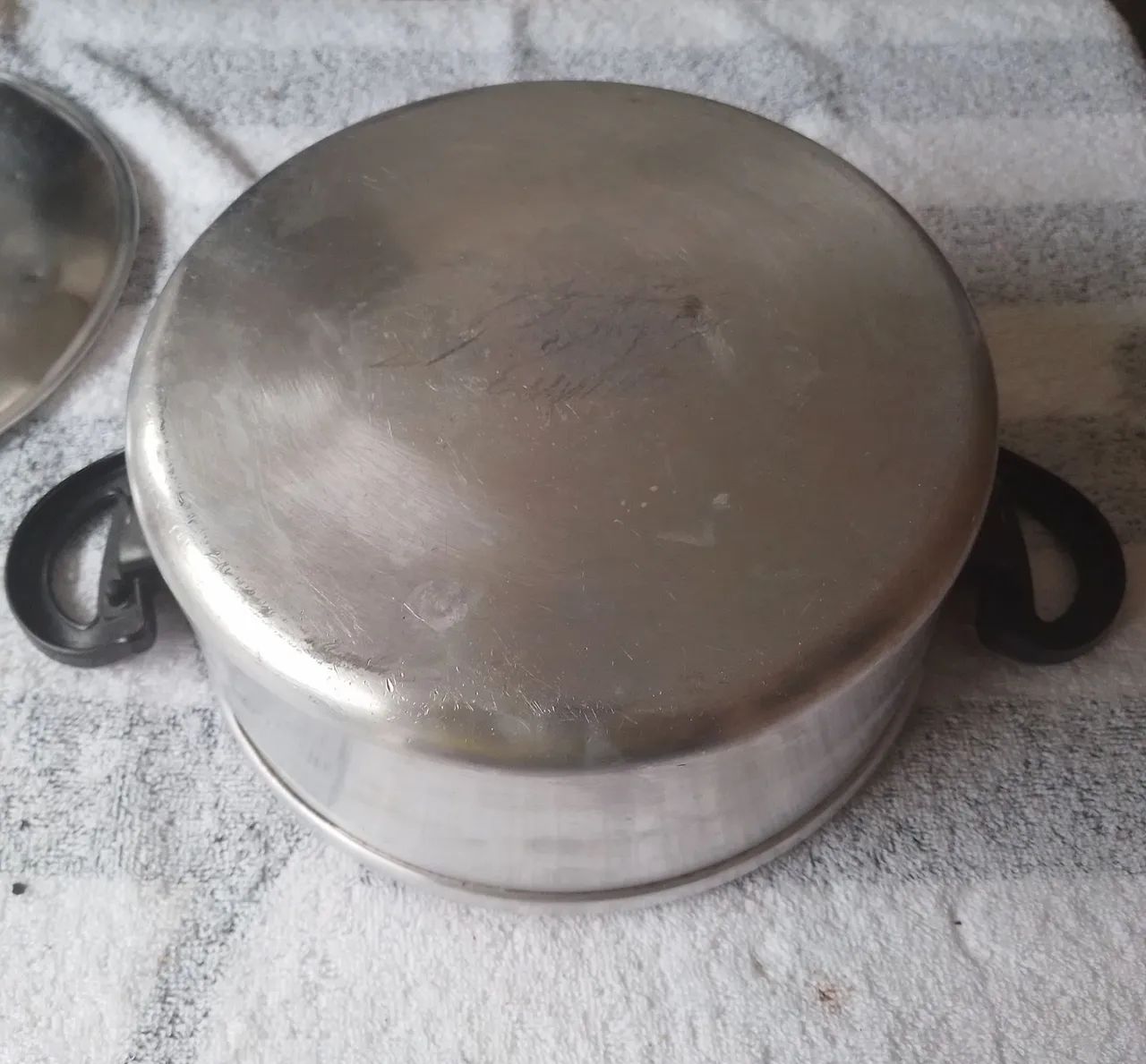 Panela de alumínio "caçarola " 3L com asa de baquelite semi-nova  - Foto 6