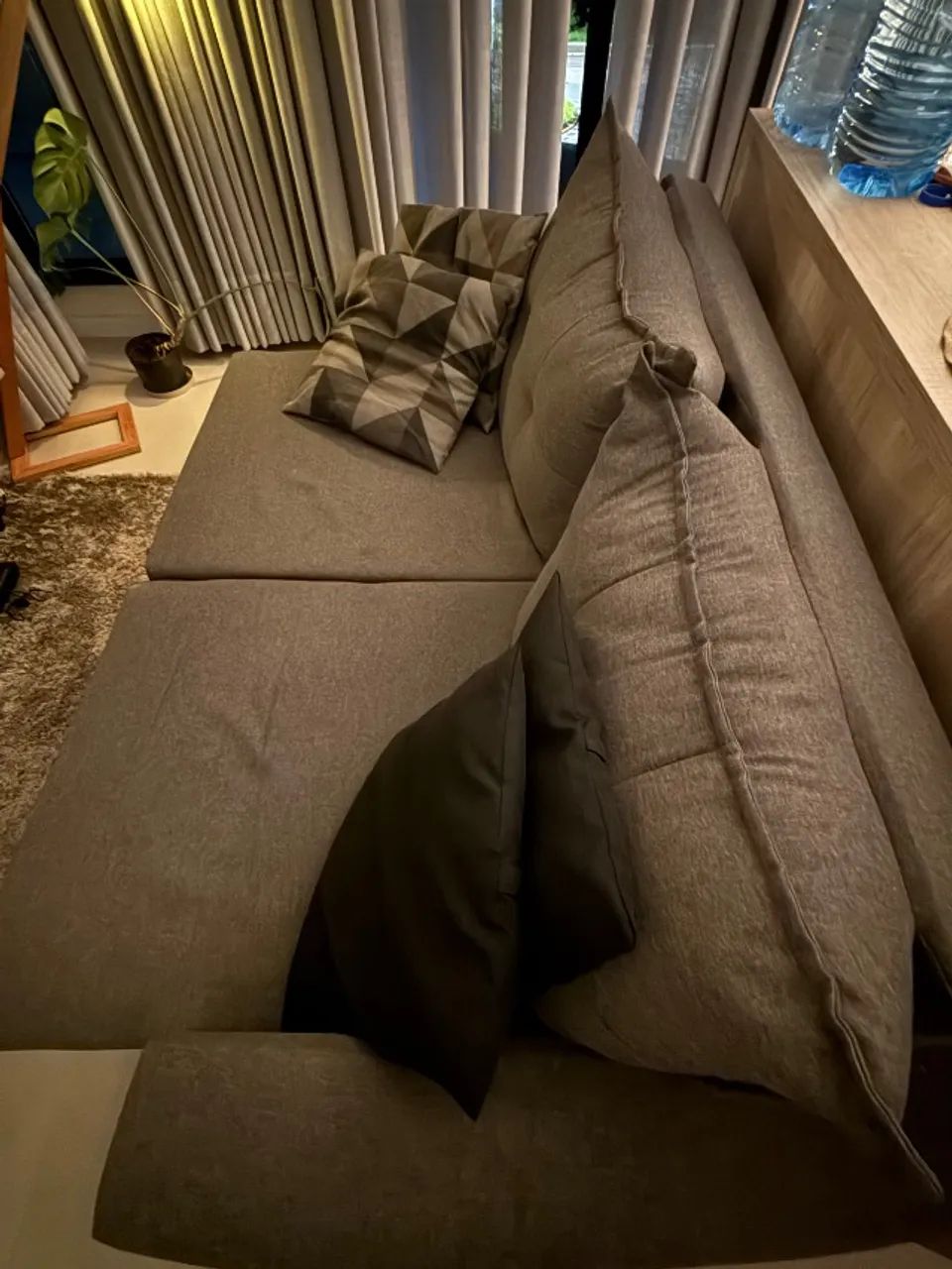 Sofá espaçoso retrátil