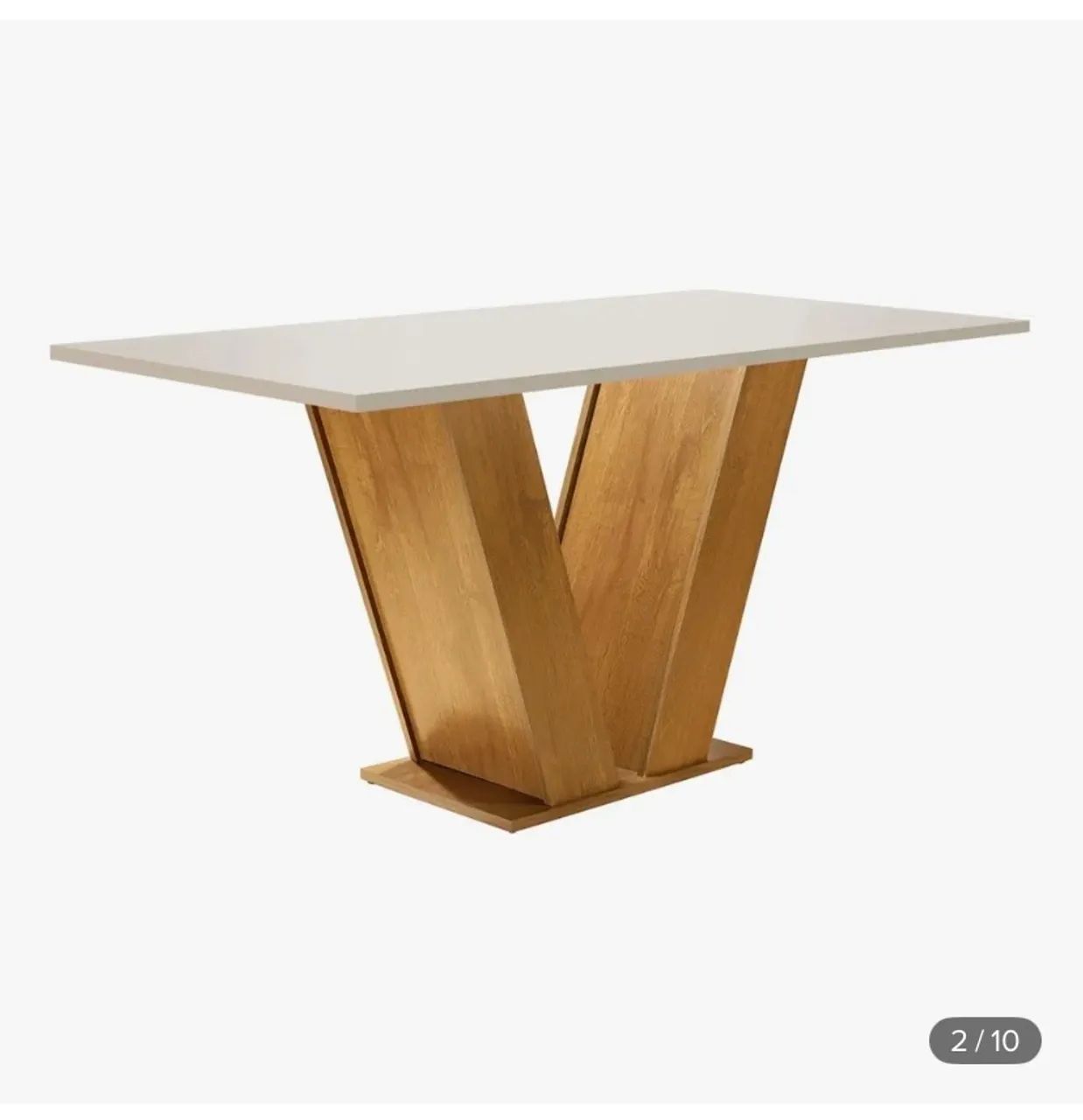 Mesa com  04 cadeiras e algumas avarias