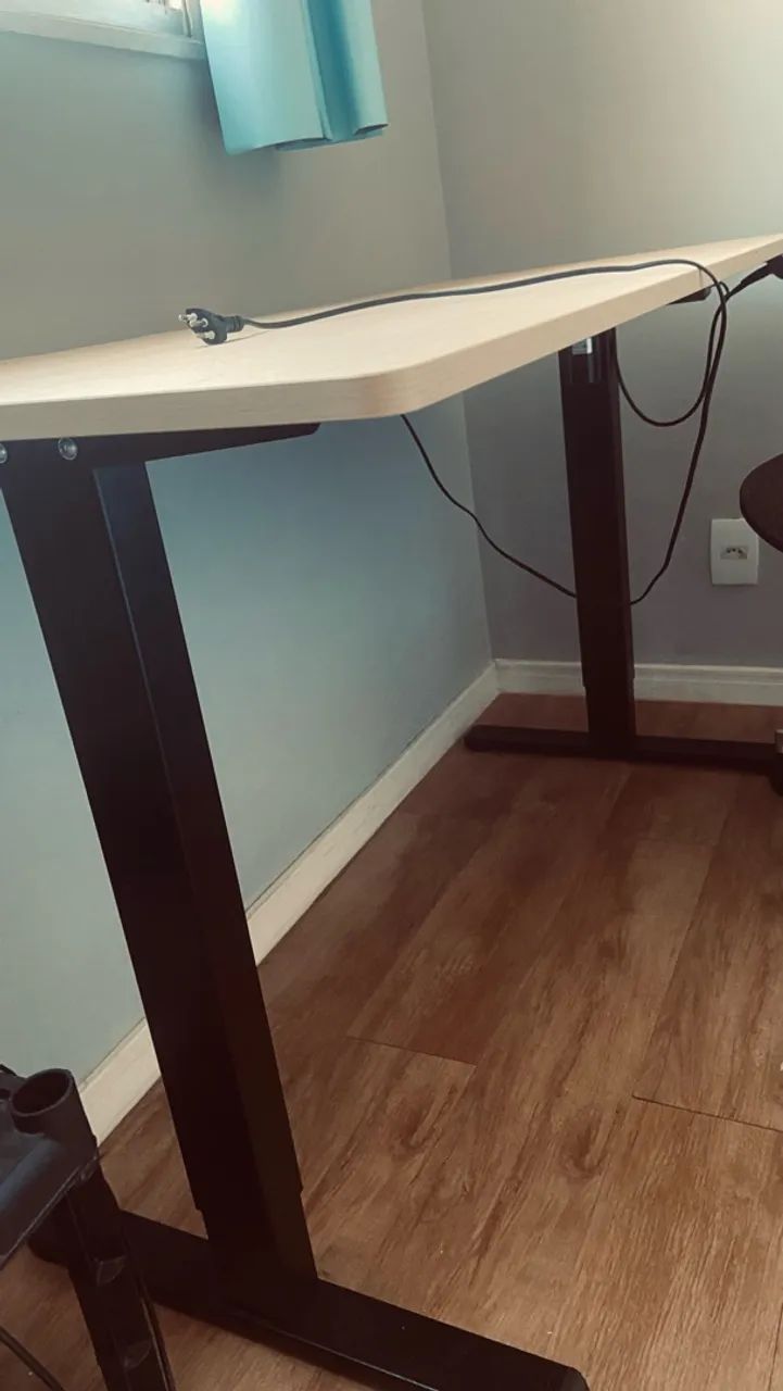 Mesa Ergolift preta com motor simples e botões com memória  - Foto 4