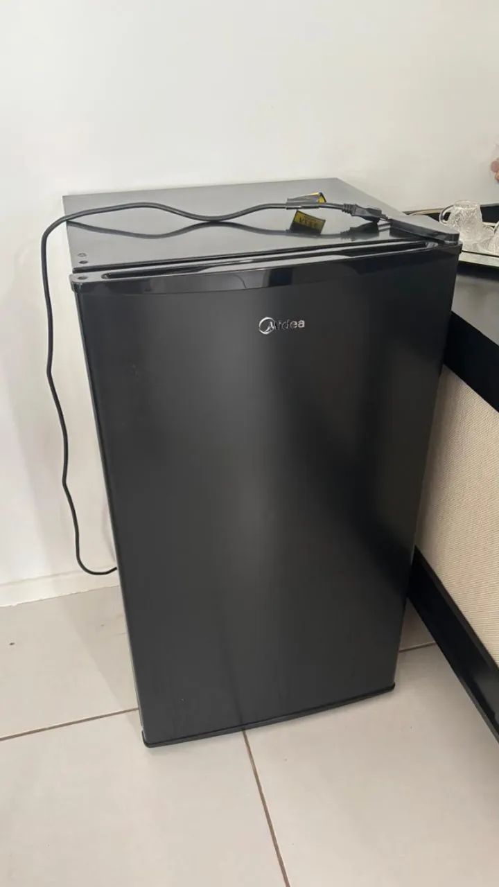 Frigobar 93 Litros Black Midea