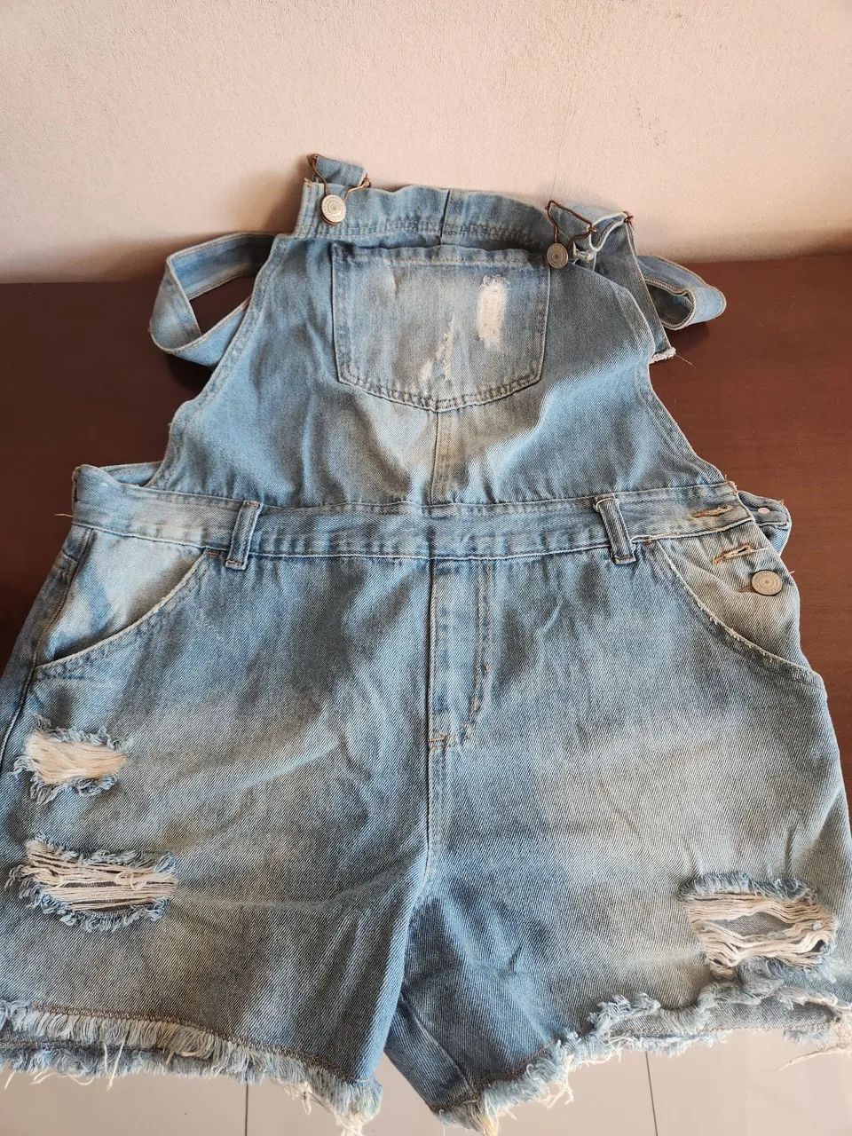 Jardineira de short jeans