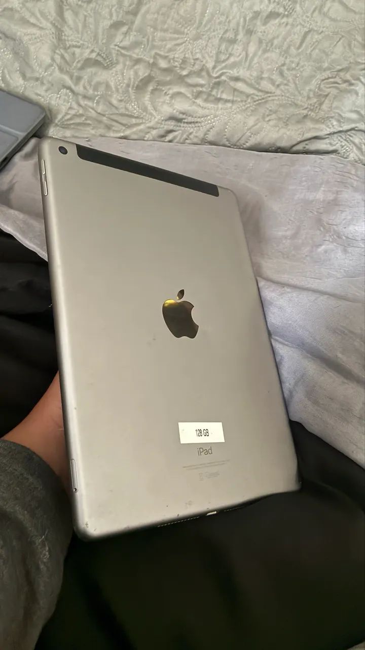 iPad 5ª Geração (2017) - 128 GB - Cinza Espacial (Com Capinha) - Foto 2