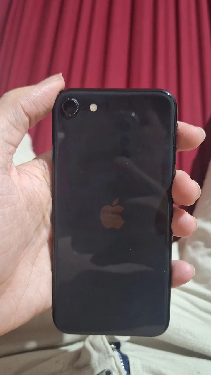 IPhone SE 64gb nunca aberto com caixa - Foto 2