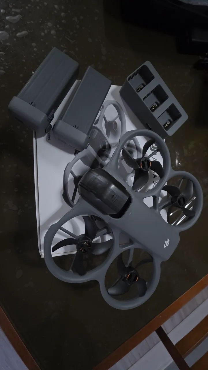 Dji Avata 360 com duas baterias.