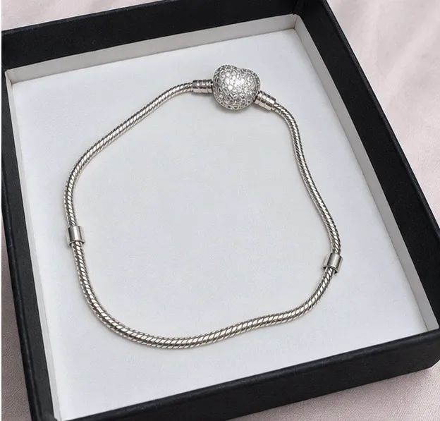 Pulseira pandora com fecho de coração
