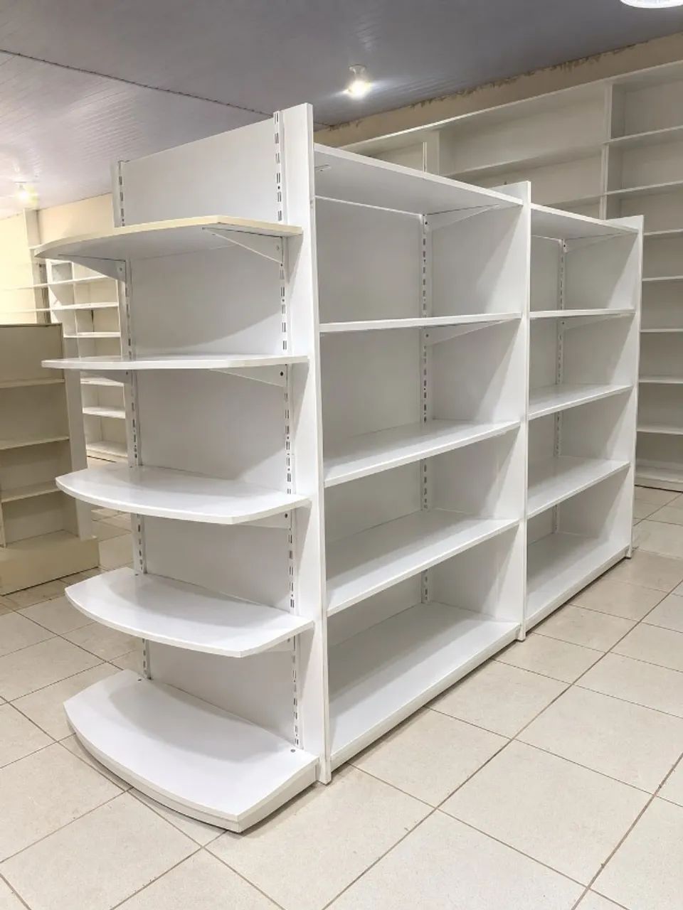 GÕNDOLA DE MDF