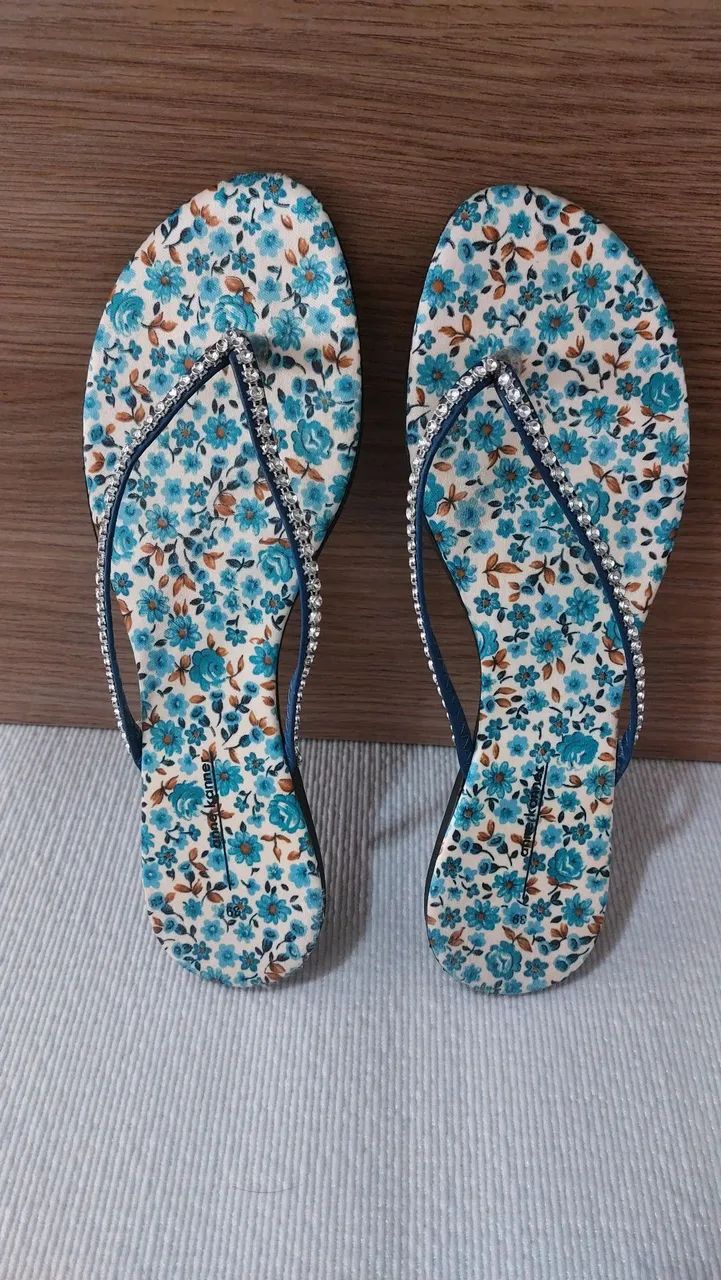 Rasteirinha tipo chinelo de dedo