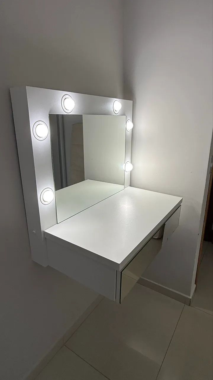 Vendo Penteadeira Camarim Suspensa com Espelho e Iluminação