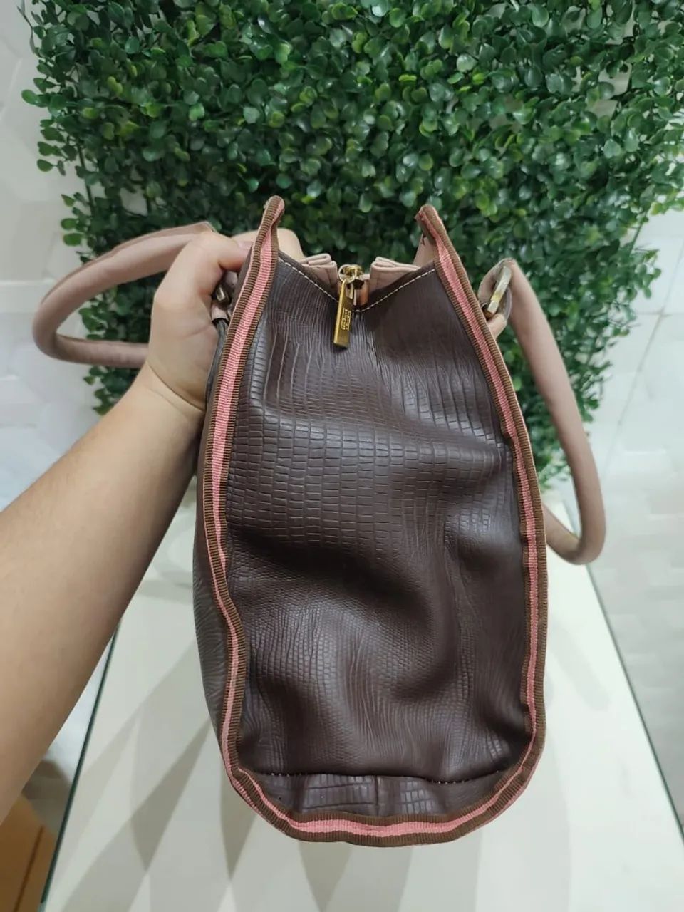 Bolsa de mão marrom e rosé Monica Sanches tiracolo alça couro sintético  - Foto 2