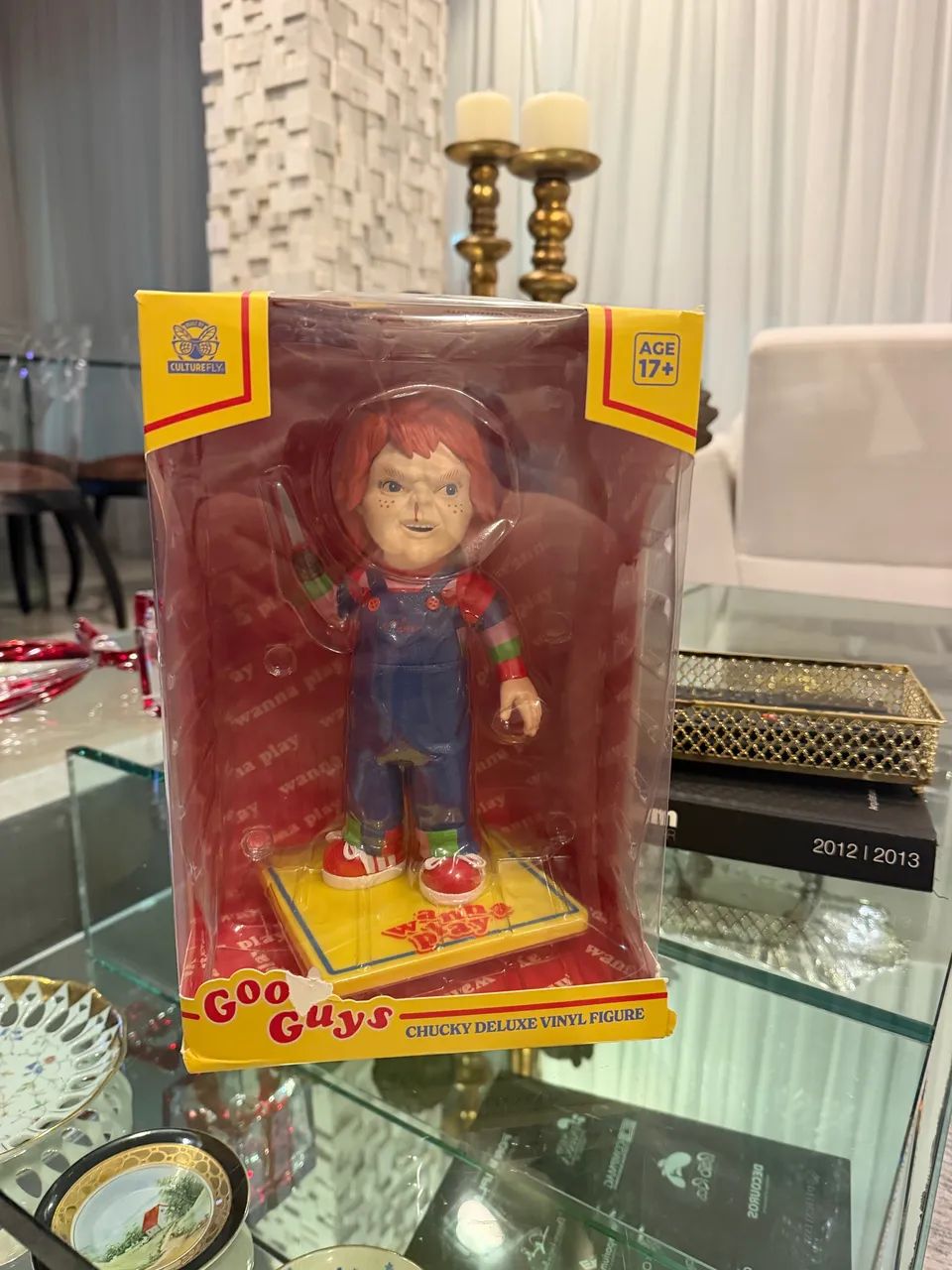 boneco Chucky 9" Deluxe Vinyl Figure  - Foto 4