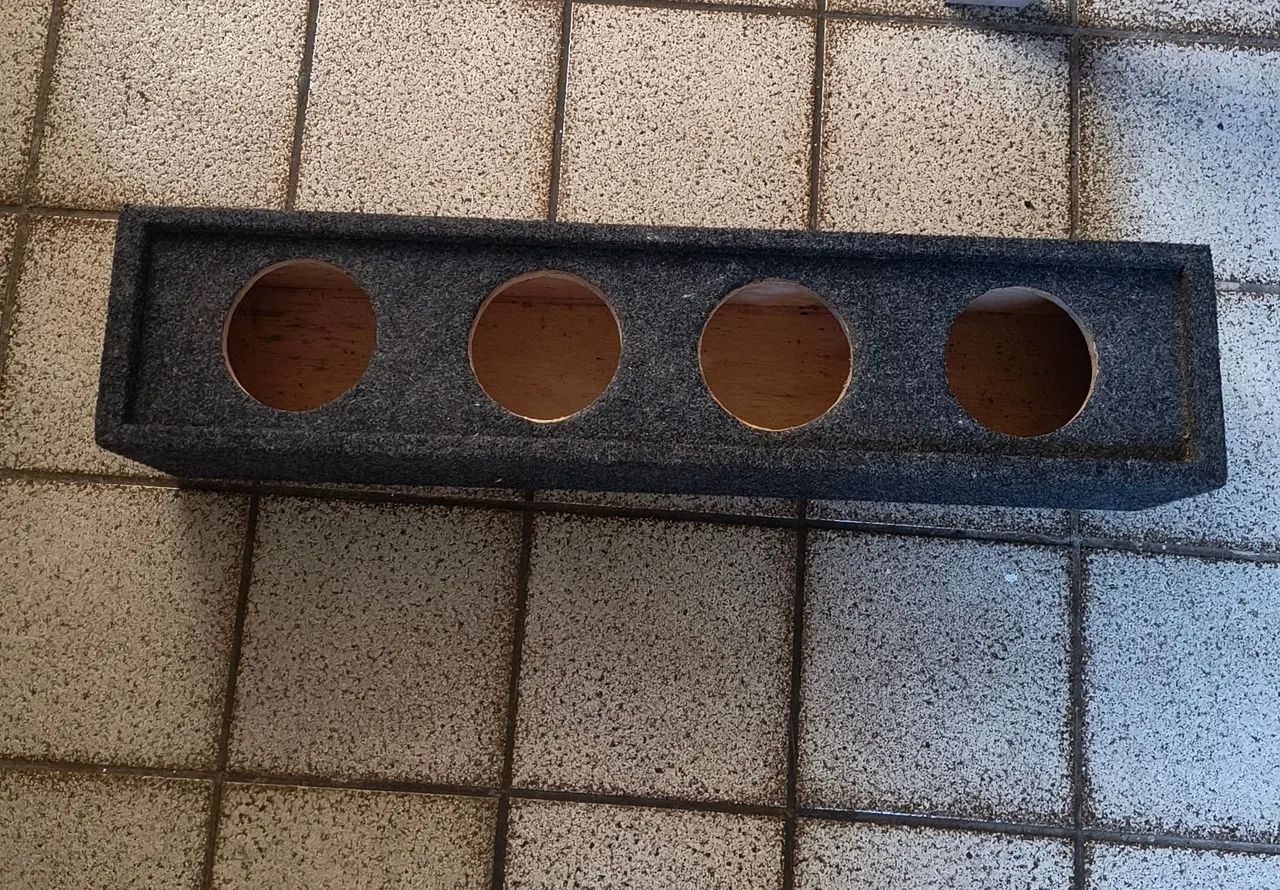 Caixa para auto-falante 4 bocas 10 cm cada