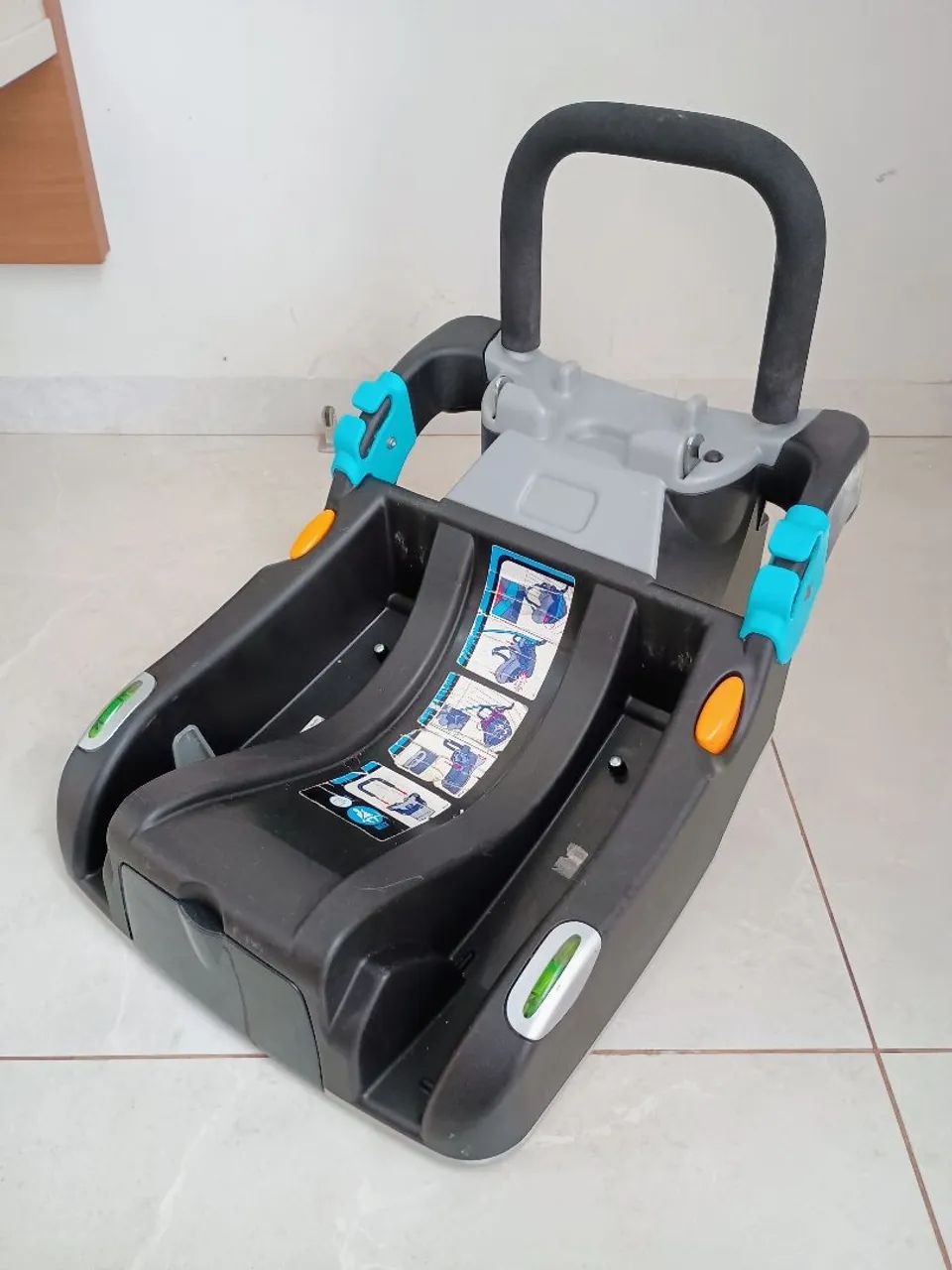 Bebê conforto marca Chicco com redutor  - Foto 3