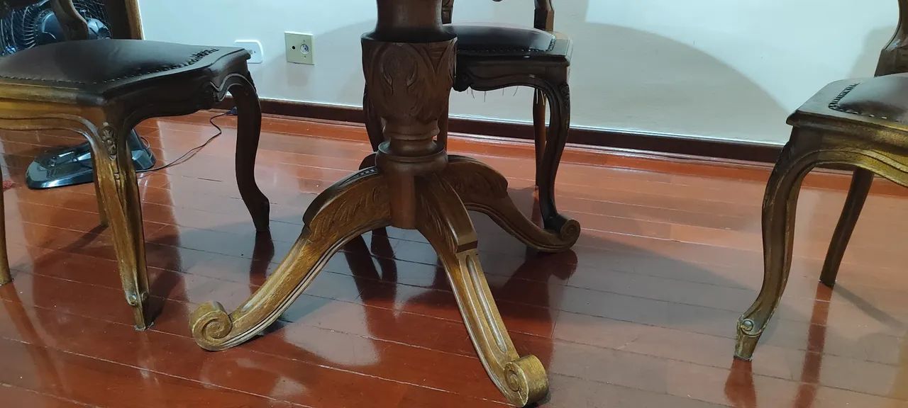 Conjunto de Jantar Clássico em Madeira Maciça (Mesa Extensível + 4 Cadeiras) - Foto 5