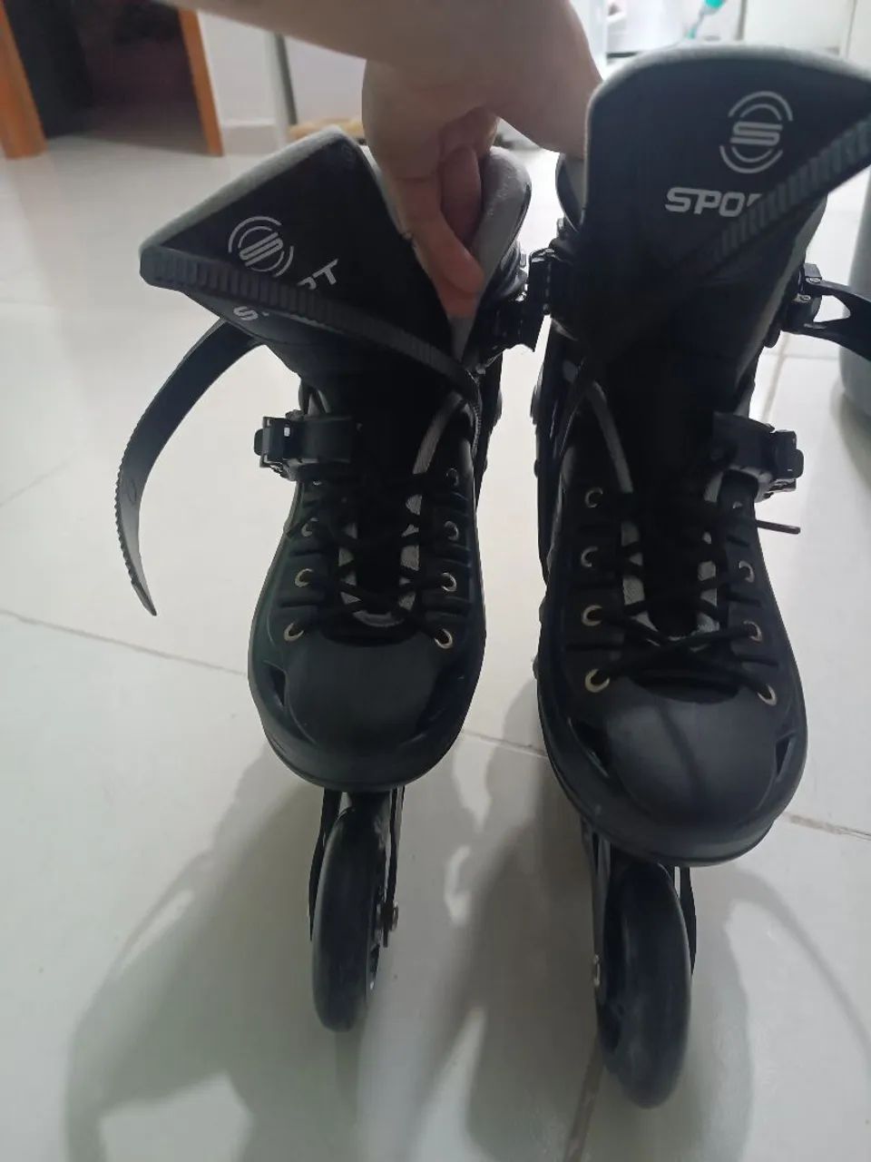 Patins inline preto e branco - Foto 2