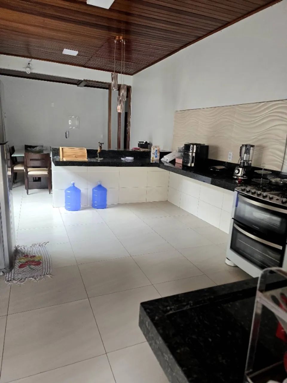 Vende-se casa espaçosa e moderna 
