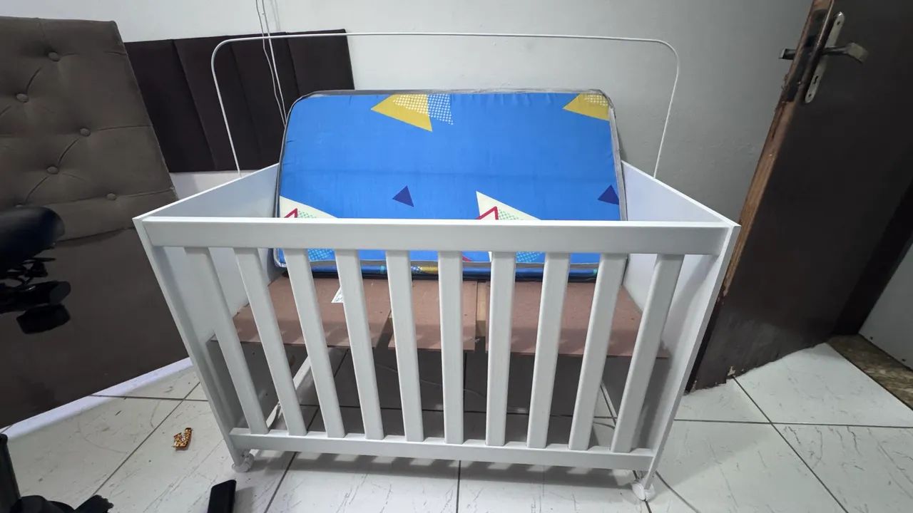 Berço com colchão 