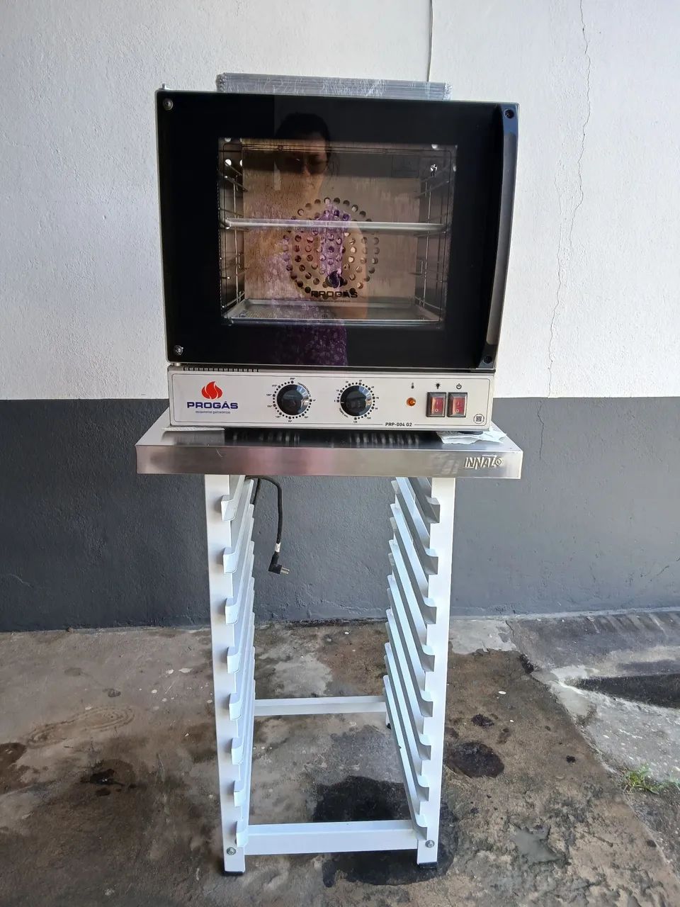 Forno Progás com bancada e bandejas