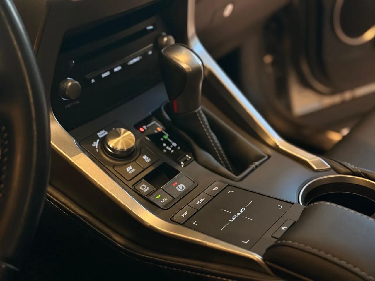 Lexus NX-300 H F-sport 2.5 16V Aut., foto 9 de 16