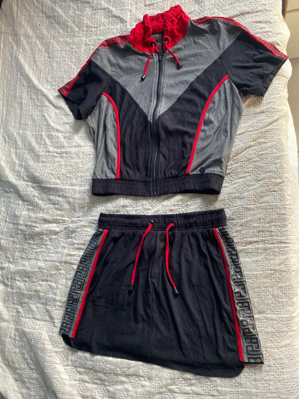 Conjunto Pit Bull Saia e Cropped com manga