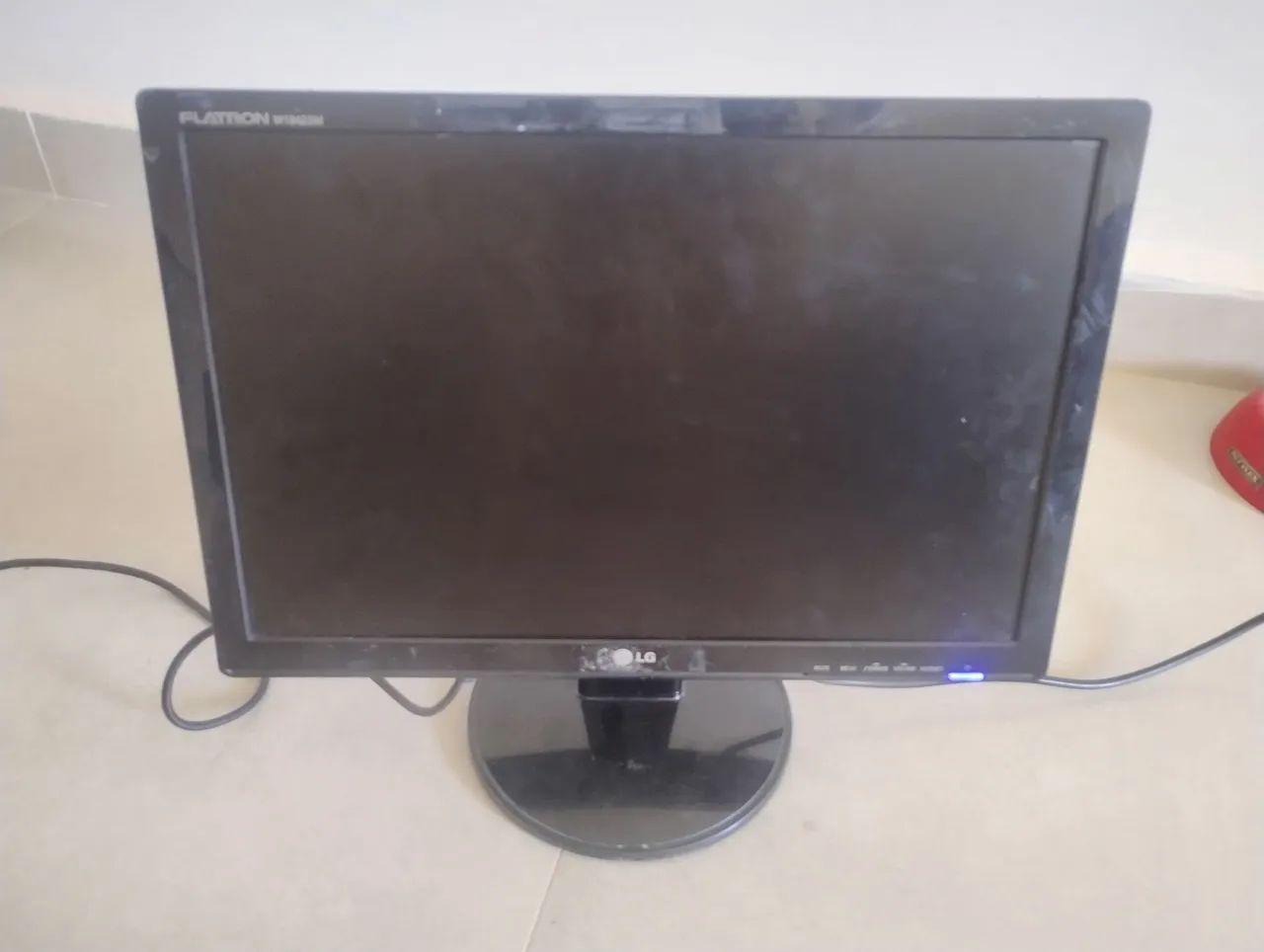 3 monitores 1 com defeito  - Foto 4