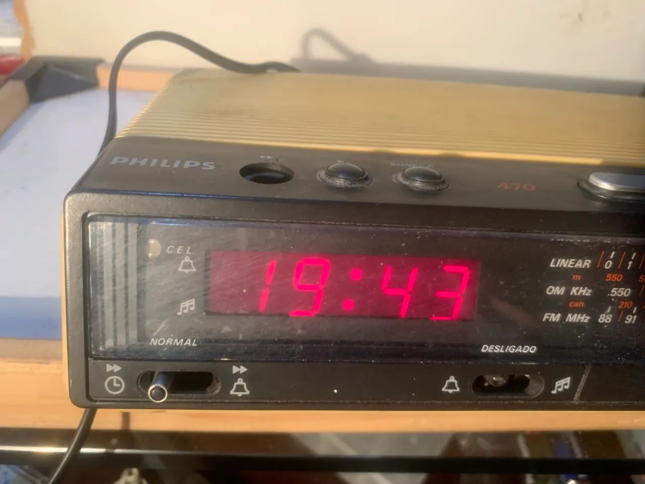 rádio relógio vintage Philips 470. - Foto 2
