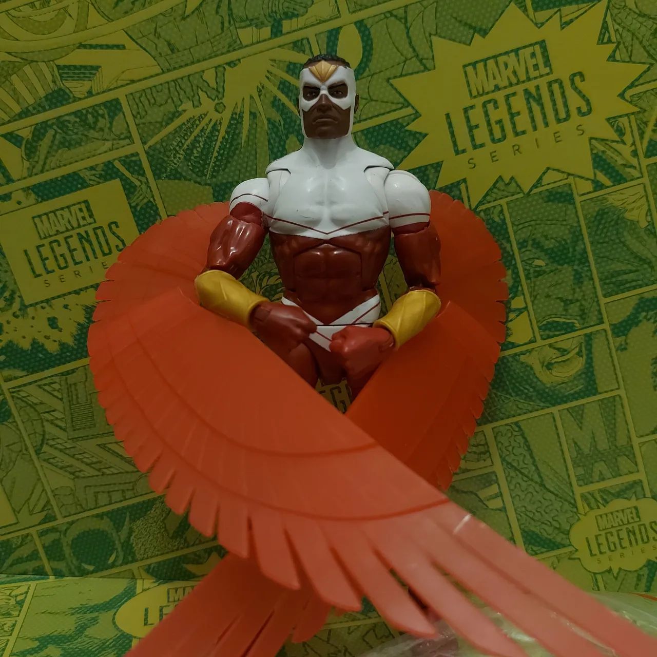 Marvel Legends Falcão Loose - Grátis uma base Articulada 