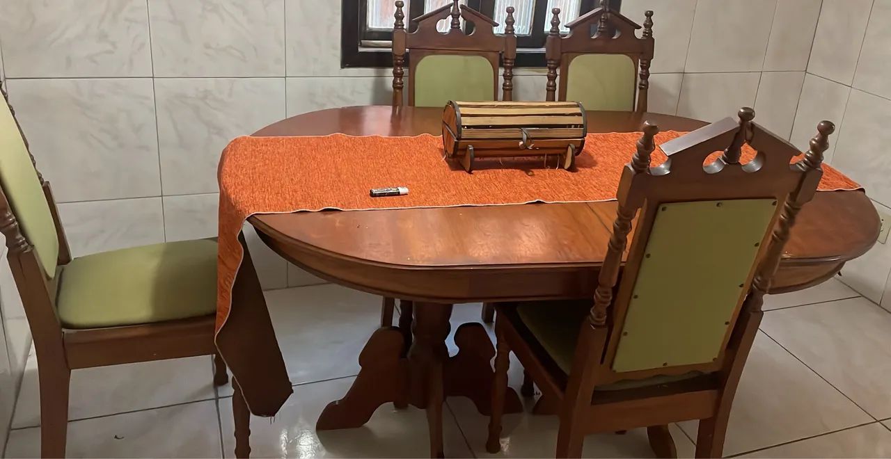 Selling solid wood dining table for 6 people65060623844738120
