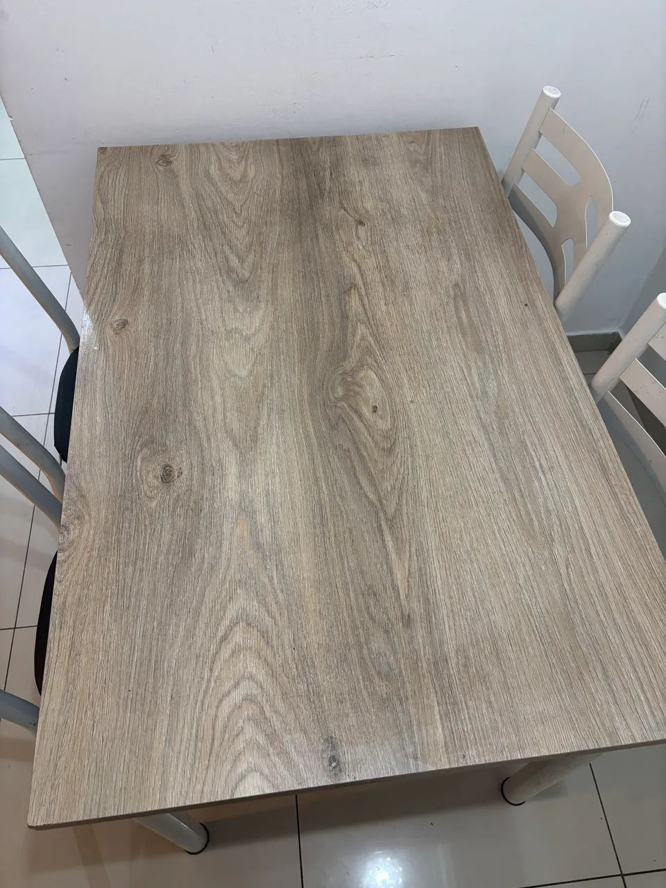 mesa de MDF com 4 cadeiras  - Foto 3