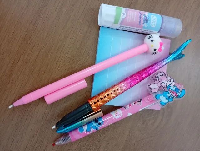 Fofura kit 2 Canetas em gel, 1 caneta cauda de sereia, 1 cola bastão e 1bloco nota - Foto 6