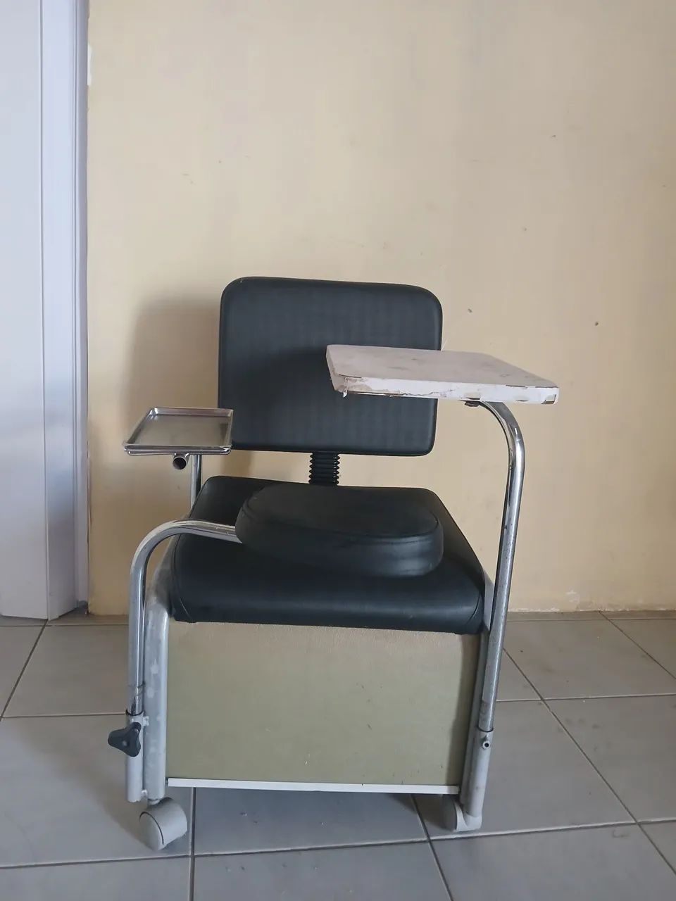 Mesa de manicure,prática e ideal para seu espaço de beleza  - Foto 2