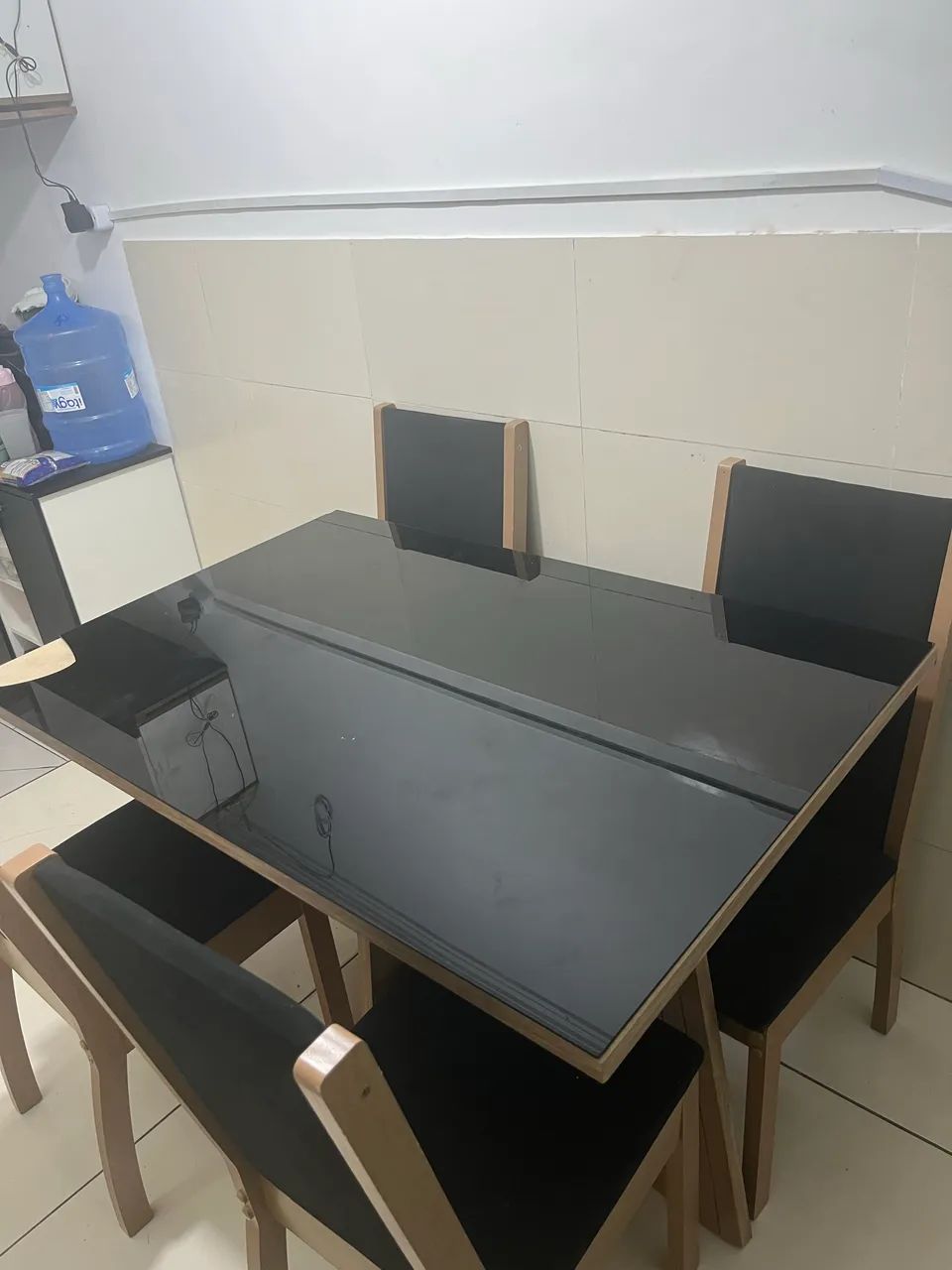 Mesa com tampo de vidro 