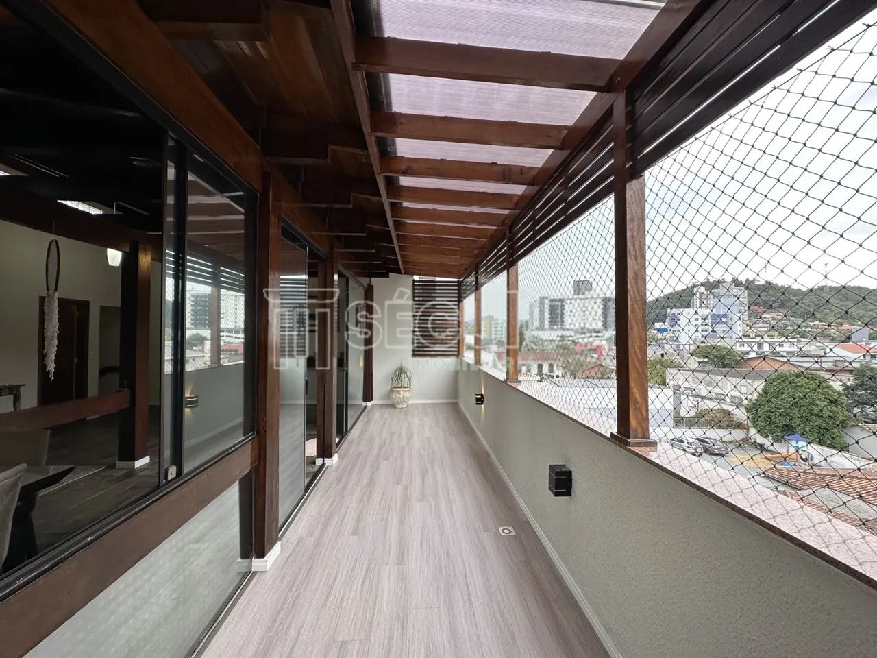 EXCELENTE APARAMENTO DUPLEX NO CENTRO - Foto 4