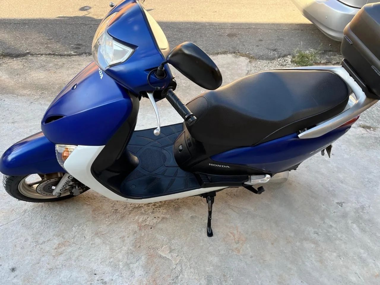 Moto Lead 2015 roxa 