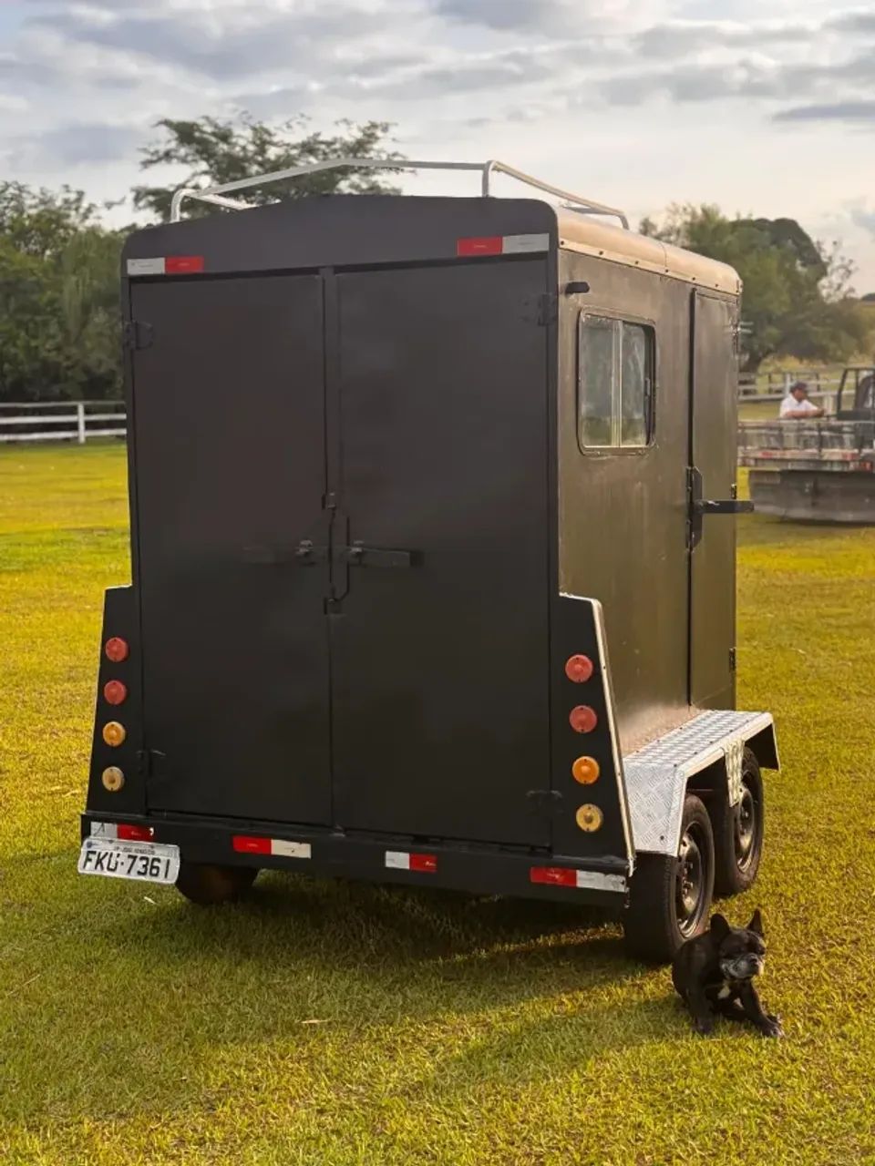 Trailer para 2 cavalos ano 2013 - Foto 2