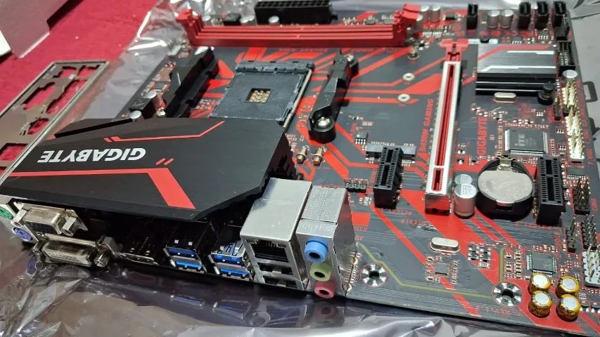 Placa-mãe AMD B450 Gaming - Foto 4