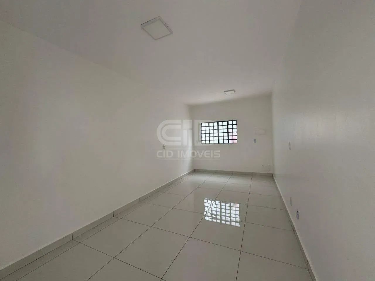 Prédio Comercial com 11 salas e estacionamento no bairro Araés - Foto 3