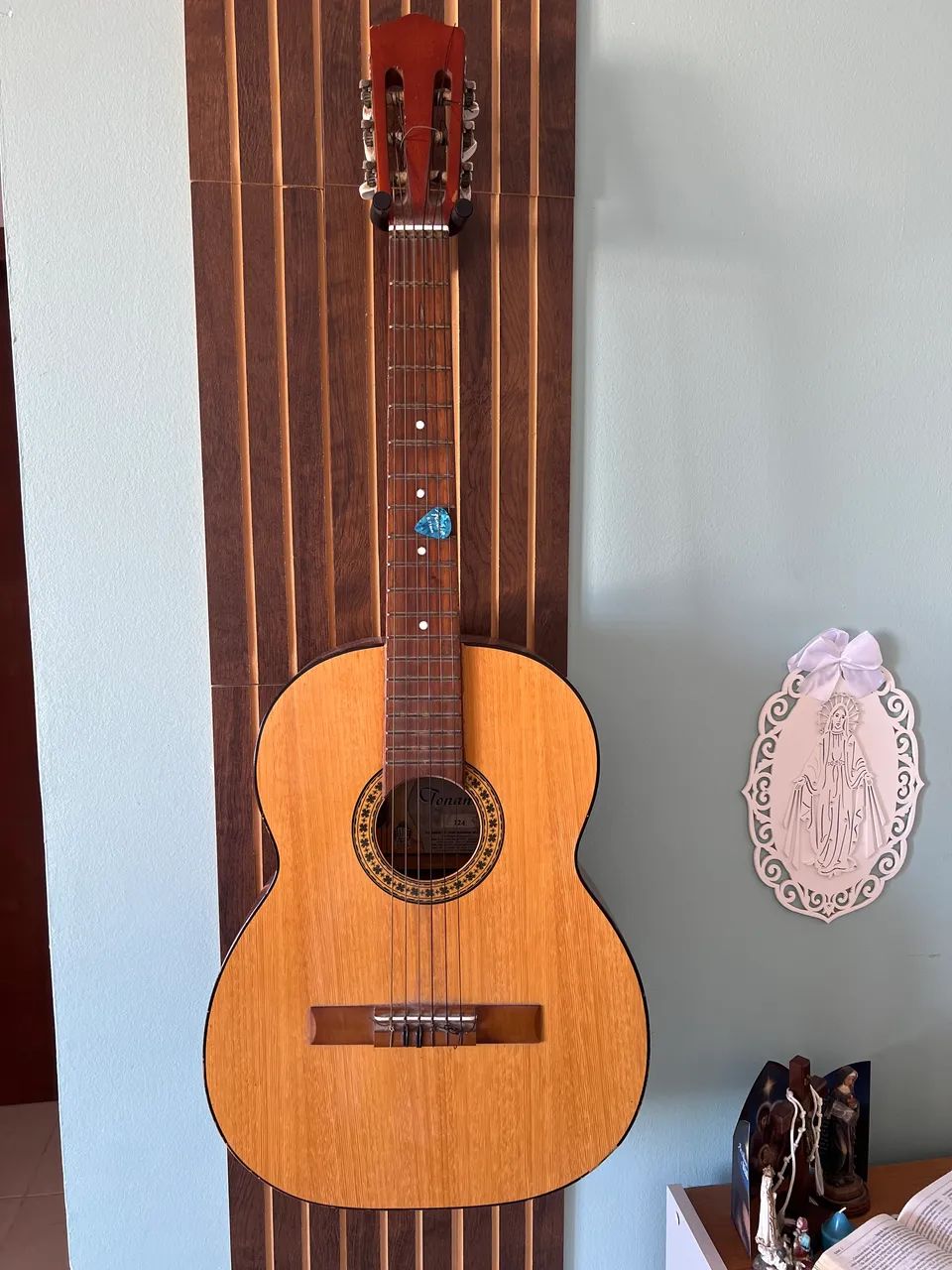 Violão bem conservado
