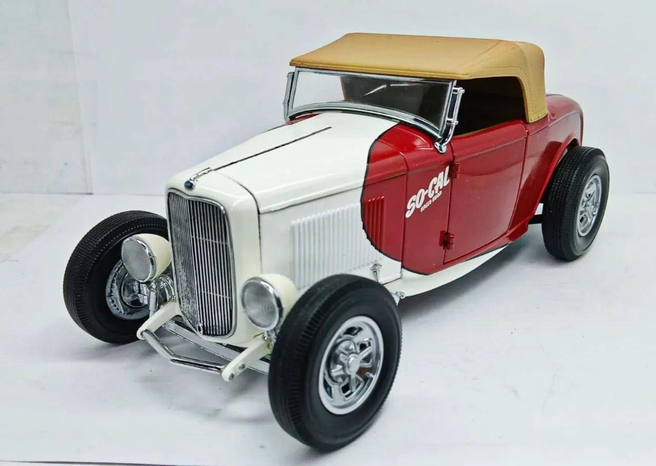 Miniatura Ford So-Cal Speedster Hot Rod 1/18