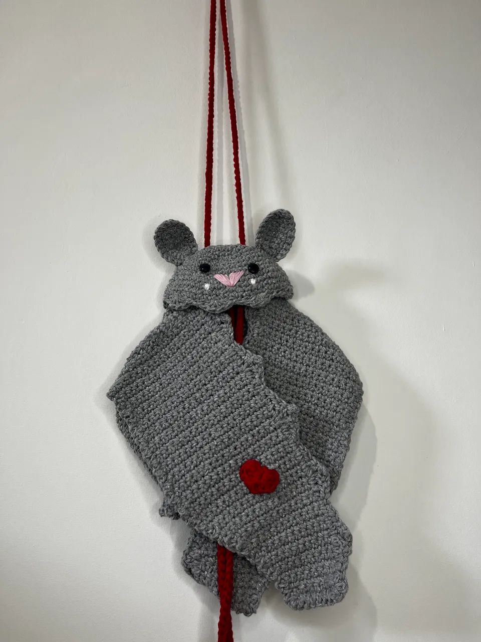 Bolsa de Crochê Morcego Cinza Barbante Artesanal - Foto 2