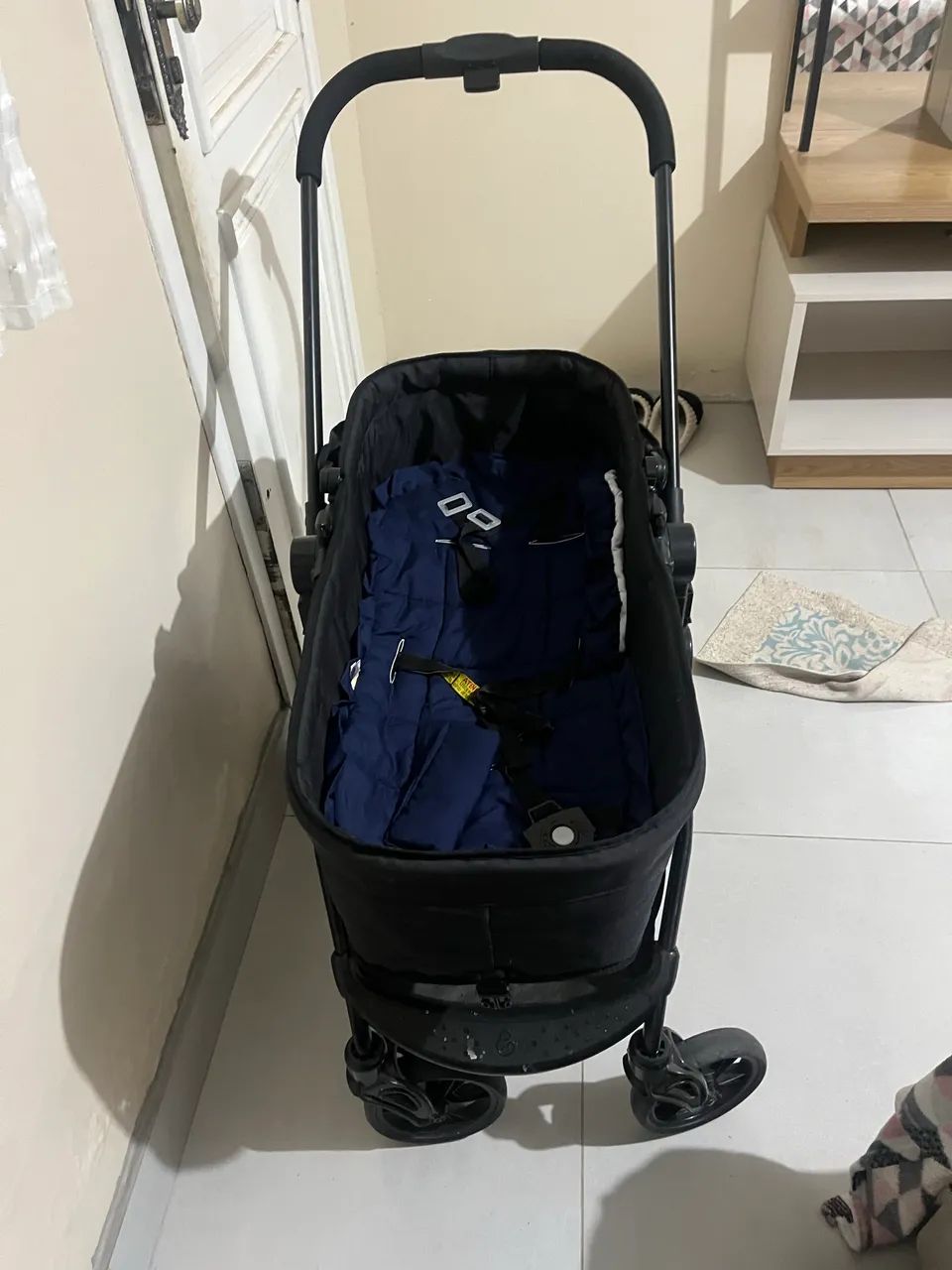 Carrinho de bebê Moisés seminovo  - Foto 5