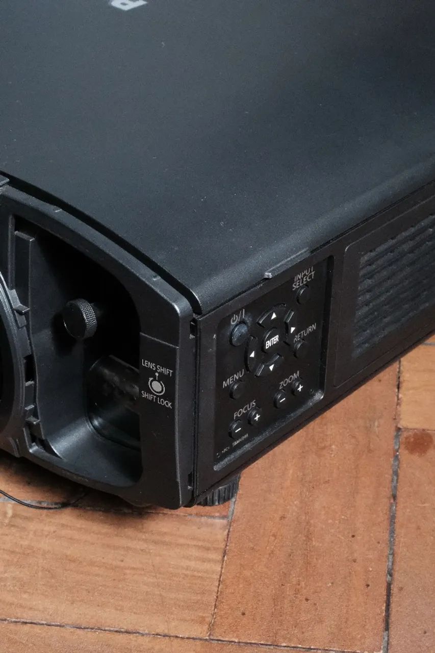 Projetor Panasonic PT AE7000 - Foto 3