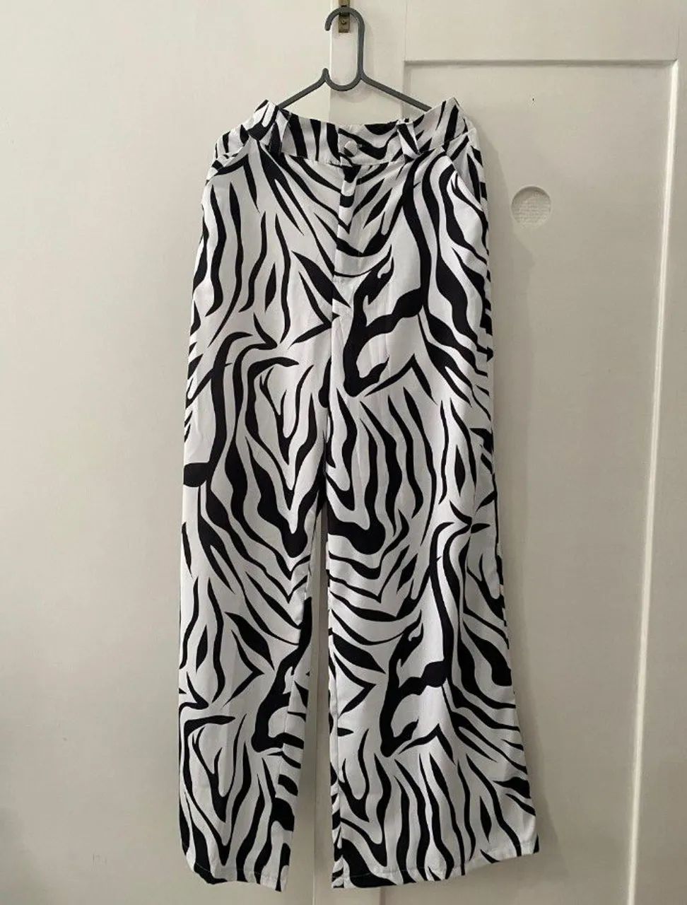 Calça preta e branca  - Foto 2