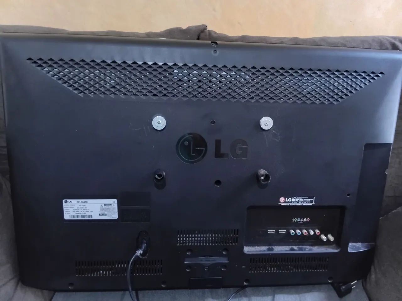 Tv lg 32 polegadas com defeito não e smart só com som - Foto 4