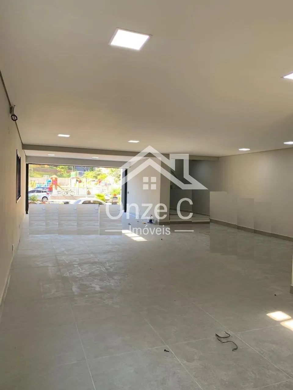 Imóvel comercial com localização privilegiada, ideal para empresas, clínicas, escolas, esc
