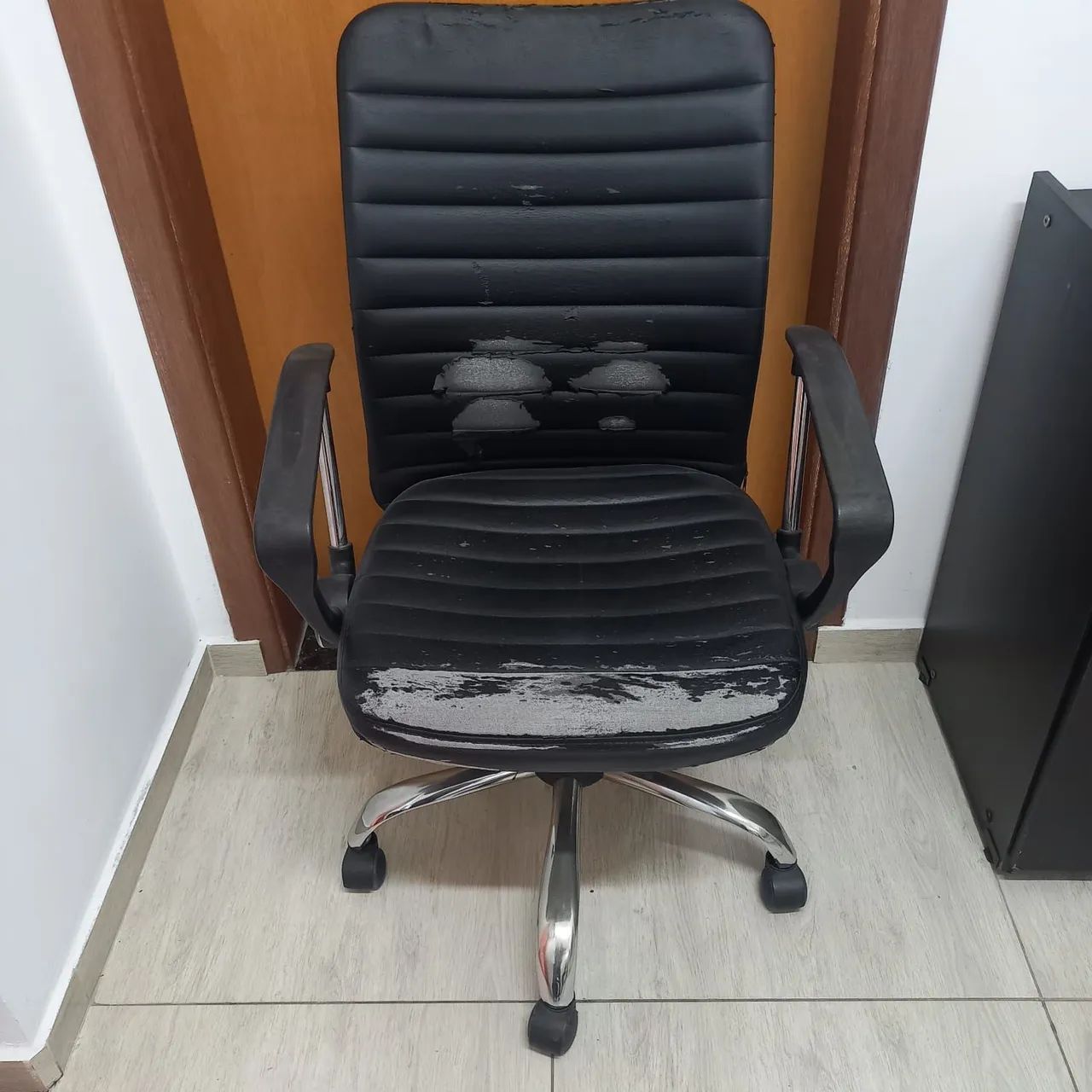 4 cadeiras pelo preço de uma  - Foto 3