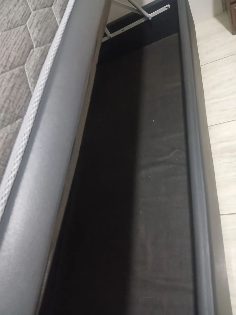 Vendo cama box de solteiro com baú nova em perfeito estado - Foto 4