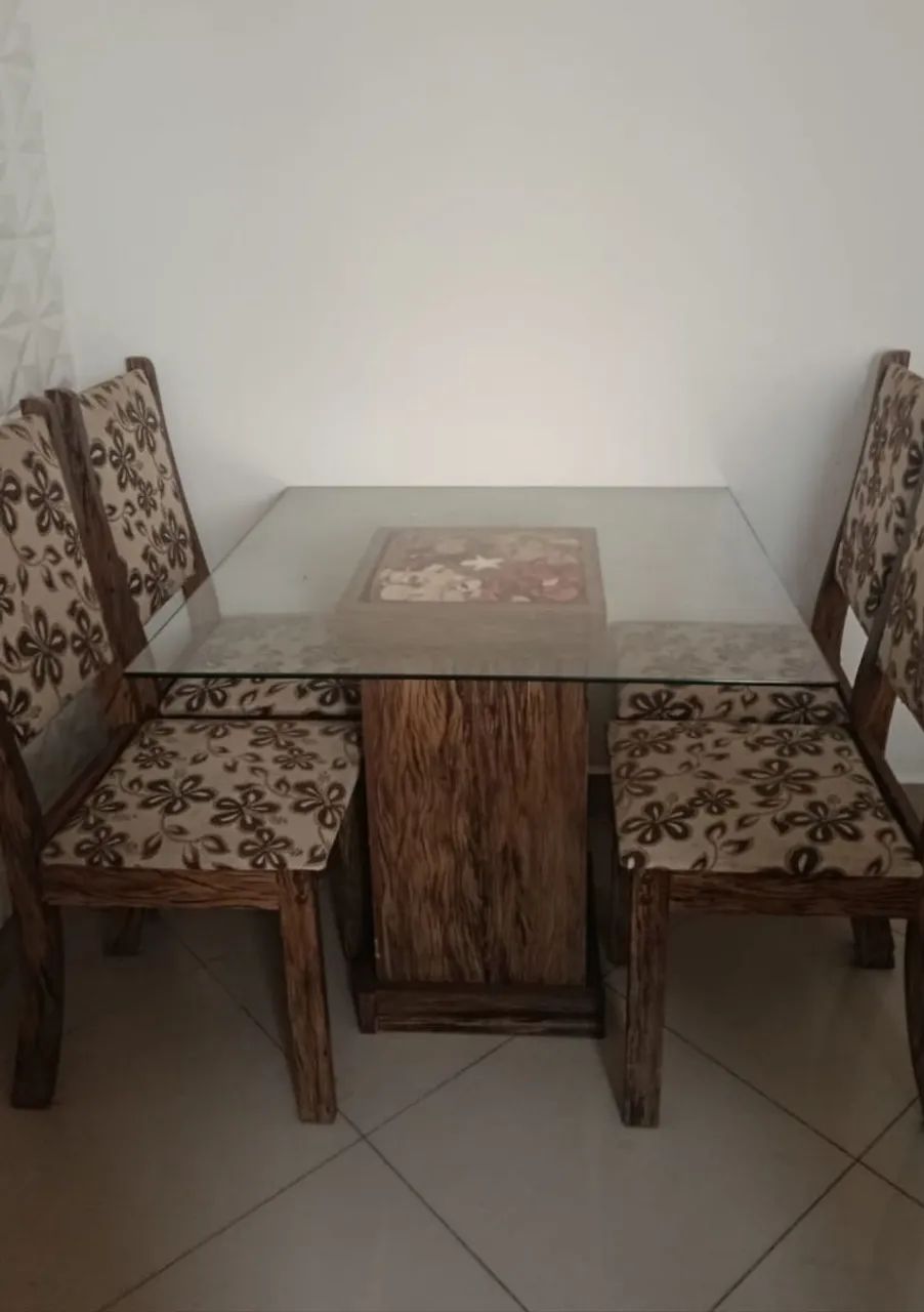 Mesa de jantar 4 lugares