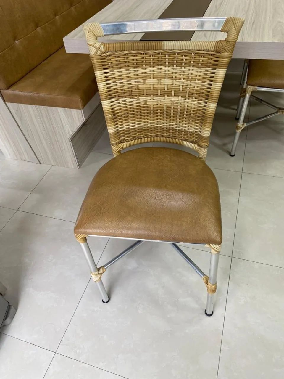 Bancada com cadeira e banquetas - Foto 5